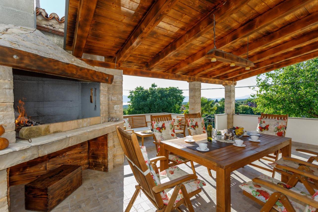 Rustic Apartment Evelin クルク エクステリア 写真